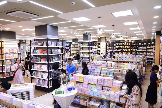Nhiều sản phẩm phục vụ văn hóa đọc tại Fahasa Nguyễn Huệ Nhiều sản phẩm phục vụ văn hóa đọc tại Fahasa Nguyễn Huệ