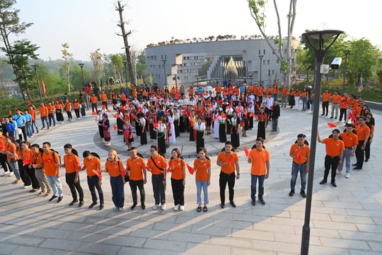 Nhiều hoạt động của FPT và Quỹ Hy Vọng kỷ niệm 70 năm chiến thắng Điện Biên Phủ Nhiều hoạt động của FPT và Quỹ Hy Vọng kỷ niệm 70 năm chiến thắng Điện Biên Phủ