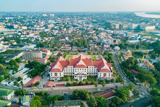 Kinh tế Lào thêm khó khăn khi đồng USD tăng giá