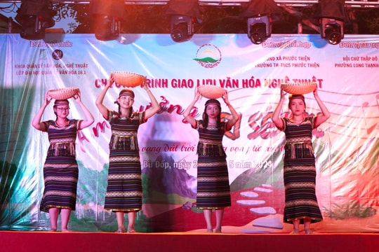 Sinh viên Khoa Quản lý Văn hóa - Nghệ thuật huy động trên 300 triệu đồng hỗ trợ đồng bào dân tộc thiểu số Sinh viên Khoa Quản lý Văn hóa - Nghệ thuật huy động trên 300 triệu đồng hỗ trợ đồng bào dân tộc thiểu số