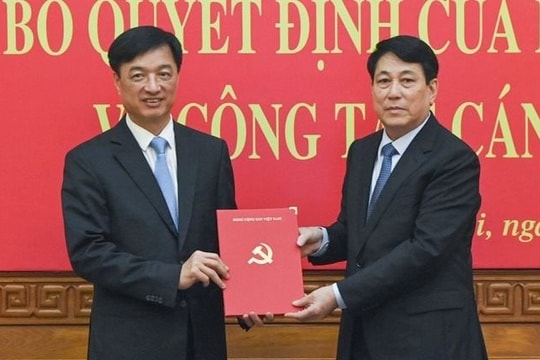 Thượng tướng Nguyễn Duy Ngọc giữ chức Chánh Văn phòng Trung ương Đảng Thượng tướng Nguyễn Duy Ngọc giữ chức Chánh Văn phòng Trung ương Đảng