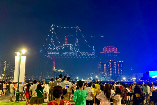 "Lung linh dòng sông hát" khép lại Lễ hội sông nước TP.HCM 2024