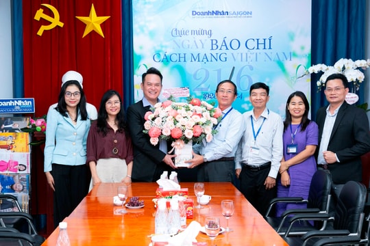 Hội Doanh nhân trẻ Việt Nam thăm và chúc mừng Tạp chí Doanh Nhân Sài Gòn Hội Doanh nhân trẻ Việt Nam thăm và chúc mừng Tạp chí Doanh Nhân Sài Gòn