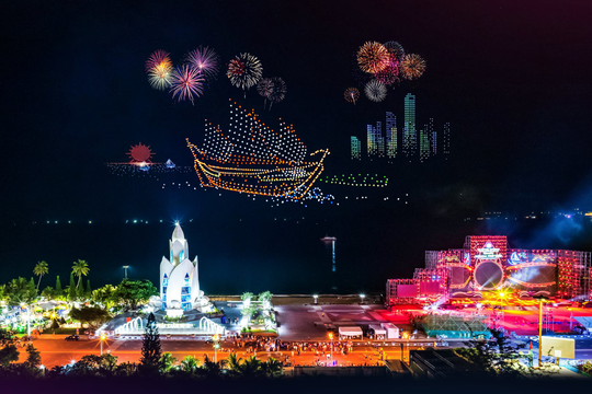 Việt Nam tổ chức thi đấu drone light đầu tiên trên thế giới Việt Nam tổ chức thi đấu drone light đầu tiên trên thế giới