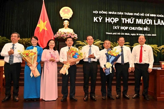 Trao quyết định phê chuẩn chức vụ Phó chủ tịch UBND TP.HCM