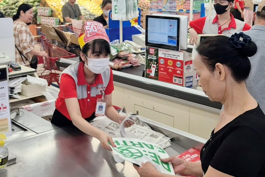 Lotte Mart khuyến khích người tiêu dùng giảm sử dụng túi nilon Lotte Mart khuyến khích người tiêu dùng giảm sử dụng túi nilon