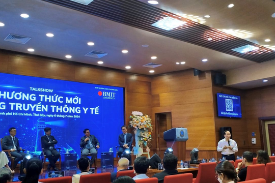 "Hoạt động của các chuyên gia y tế góp phần đa dạng phương thức truyền thông y tế" "Hoạt động của các chuyên gia y tế góp phần đa dạng phương thức truyền thông y tế"