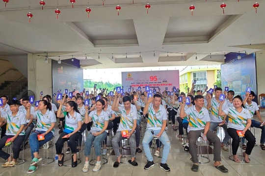 Để đoàn viên, người lao động đóng góp, xây dựng phát triển tổ chức công đoàn vững mạnh Để đoàn viên, người lao động đóng góp, xây dựng phát triển tổ chức công đoàn vững mạnh