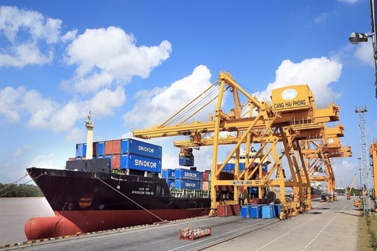 Kim ngạch xuất nhập khẩu hàng hóa của Việt Nam đạt 450 tỷ USD trong 7 tháng đầu năm Kim ngạch xuất nhập khẩu hàng hóa của Việt Nam đạt 450 tỷ USD trong 7 tháng đầu năm