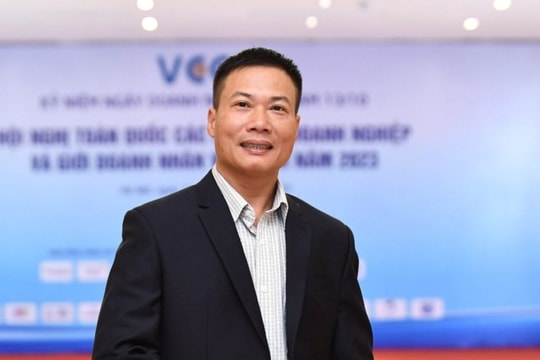 Nhạc sĩ Phạm Tiến Dũng tiếp tục sáng tác về giới doanh nhân Nhạc sĩ Phạm Tiến Dũng tiếp tục sáng tác về giới doanh nhân