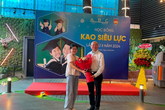 Trao 67 suất học bổng Kao Siêu Lực cho con em nhân viên ABC Bakery Trao 67 suất học bổng Kao Siêu Lực cho con em nhân viên ABC Bakery