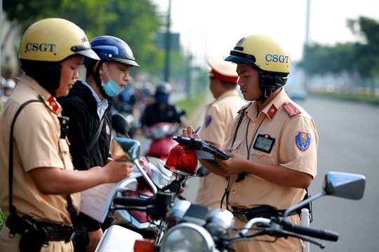 Đề xuất phạt tiền đến 14 triệu đồng đối với người đi xe máy vi phạm Đề xuất phạt tiền đến 14 triệu đồng đối với người đi xe máy vi phạm
