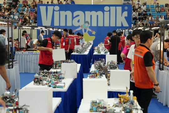 Vinamilk truyền cảm hứng phát triển bền vững qua cuộc thi Robot dành cho học sinh Vinamilk truyền cảm hứng phát triển bền vững qua cuộc thi Robot dành cho học sinh