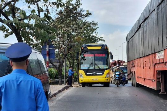 Bộ Giao thông Vận tải đề nghị các địa phương "mạnh tay" với xe dù Bộ Giao thông Vận tải đề nghị các địa phương "mạnh tay" với xe dù