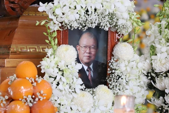 Đông đảo học trò và lãnh đạo các tỉnh, thành đến viếng GS. Võ Tòng Xuân