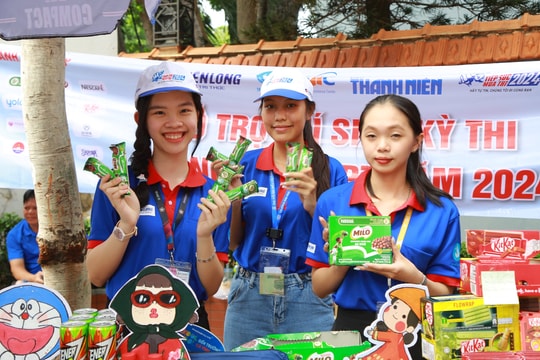 Nestlé Việt Nam trao tặng gần 200.000 phần quà cho hỗ trợ học sinh, sinh viên Nestlé Việt Nam trao tặng gần 200.000 phần quà cho hỗ trợ học sinh, sinh viên