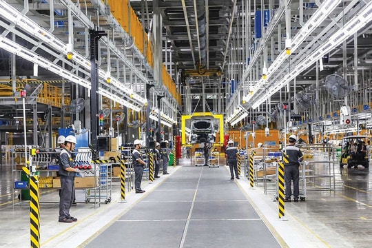 Vượt qua khúc quanh Vượt qua khúc quanh