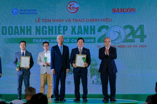 SATRA đón nhận danh hiệu Doanh nghiệp xanh TP.HCM năm 2024 SATRA đón nhận danh hiệu Doanh nghiệp xanh TP.HCM năm 2024
