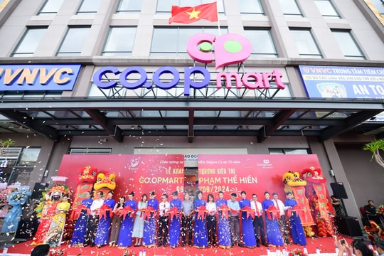 Co.opmart lần đầu tiên bán đá viên, giao bình nước tận nhà Co.opmart lần đầu tiên bán đá viên, giao bình nước tận nhà