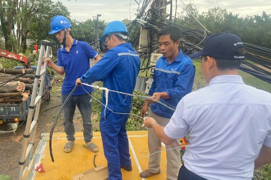 VinaPhone hỗ trợ người dân các tỉnh chịu ảnh hưởng bão Yagi VinaPhone hỗ trợ người dân các tỉnh chịu ảnh hưởng bão Yagi