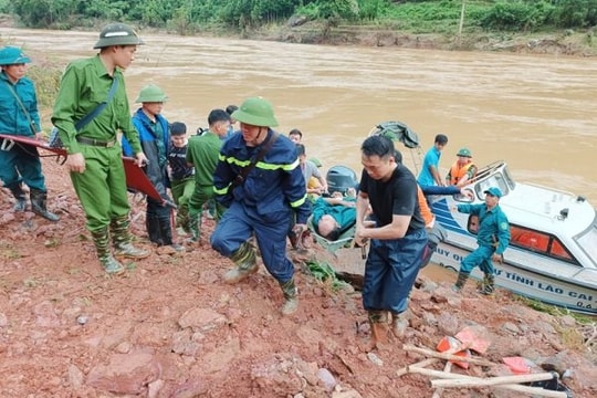 Cộng đồng doanh nhân cùng triệu trái tim Việt hướng về người dân vùng lũ Cộng đồng doanh nhân cùng triệu trái tim Việt hướng về người dân vùng lũ