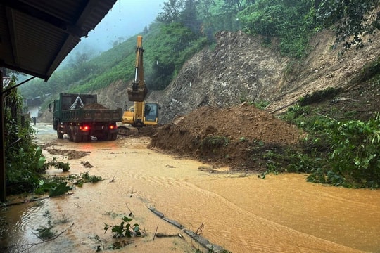 Trình Chính phủ hỗ trợ khẩn cấp 180 tỷ đồng cho 2 tỉnh Lào Cai, Yên Bái Trình Chính phủ hỗ trợ khẩn cấp 180 tỷ đồng cho 2 tỉnh Lào Cai, Yên Bái