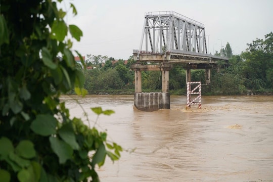Thủ tướng chỉ đạo bố trí vốn để xây cầu Phong Châu mới Thủ tướng chỉ đạo bố trí vốn để xây cầu Phong Châu mới