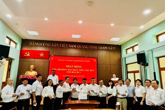 Công đoàn Viên chức TP.HCM và Công đoàn cơ sở chia sẻ yêu thương cùng bà còn vùng bão lũ phía Bắc Công đoàn Viên chức TP.HCM và Công đoàn cơ sở chia sẻ yêu thương cùng bà còn vùng bão lũ phía Bắc