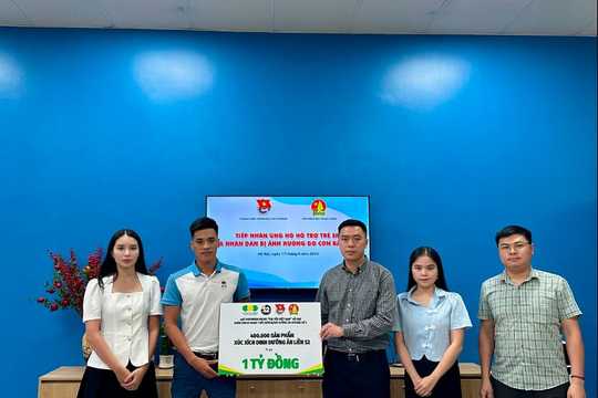 Quỹ Vietinter Foods - Tin yêu Việt Nam trao 1 tỷ đồng cho người dân vùng bão lũ