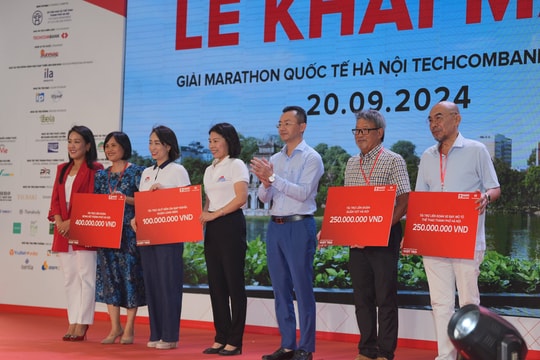 Khai mạc Giải marathon Quốc tế Hà Nội Techcombank mùa 3