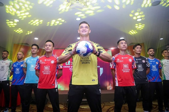 Phó Chủ tịch UBND Thành phố Trần Thị Diệu Thúy khích lệ và động viên Câu lạc bộ Bóng đá TP.HCM trong mùa giải mới Phó Chủ tịch UBND Thành phố Trần Thị Diệu Thúy khích lệ và động viên Câu lạc bộ Bóng đá TP.HCM trong mùa giải mới