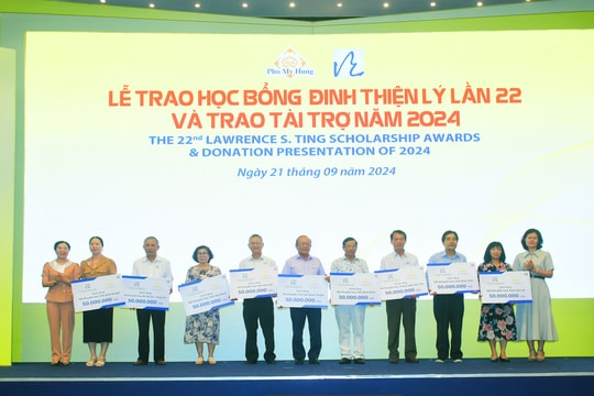 Công ty Phú Mỹ Hưng và Quỹ Đinh Thiện Lý trao tặng học bổng hơn 8 tỷ đồng Công ty Phú Mỹ Hưng và Quỹ Đinh Thiện Lý trao tặng học bổng hơn 8 tỷ đồng