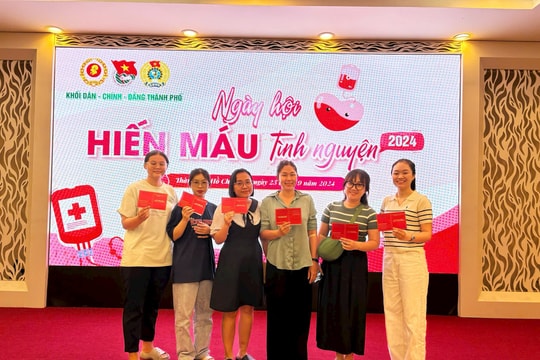 Công chức, viên chức, người lao động TP.HCM tham gia hiến máu tình nguyện Công chức, viên chức, người lao động TP.HCM tham gia hiến máu tình nguyện