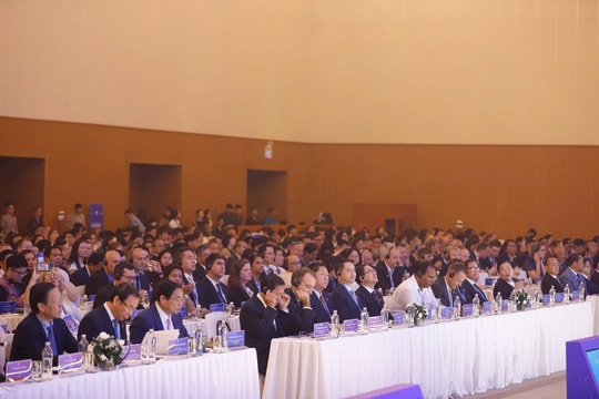 Chuyển đổi công nghiệp, tạo động lực tăng trưởng mới cho TP.HCM Chuyển đổi công nghiệp, tạo động lực tăng trưởng mới cho TP.HCM