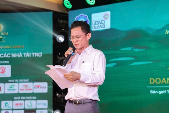 Giải golf Chào mừng Ngày Doanh nhân Việt Nam - Tranh Cup Adidas: Trao 100 suất học bổng cho học sinh nghèo vượt khó Giải golf Chào mừng Ngày Doanh nhân Việt Nam - Tranh Cup Adidas: Trao 100 suất học bổng cho học sinh nghèo vượt khó