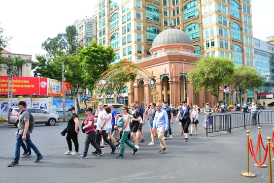 Từ 15/8/2025, miễn thị thực cho công dân 12 nước khi du lịch Việt Nam Từ 15/8/2025, miễn thị thực cho công dân 12 nước khi du lịch Việt Nam