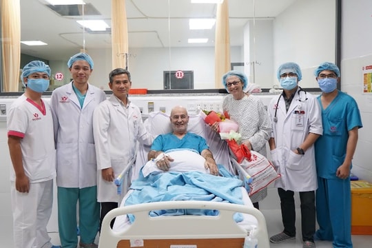 Đến Việt Nam chữa bệnh