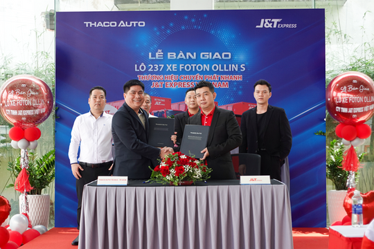Thaco Auto bàn giao lô 237 xe tải Foton Ollin cho J&T Express Việt Nam