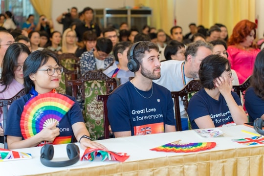 Hội thảo “Khi hòa nhập LGBT là câu chuyện kinh tế” Hội thảo “Khi hòa nhập LGBT là câu chuyện kinh tế”