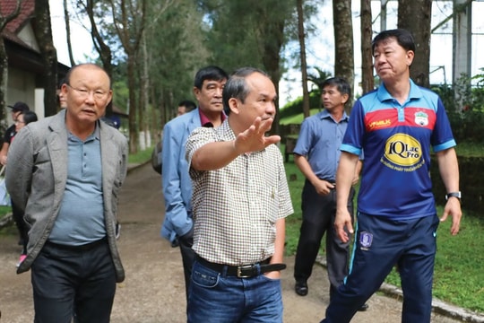 “Ông bầu” và doanh nhân làm bóng đá