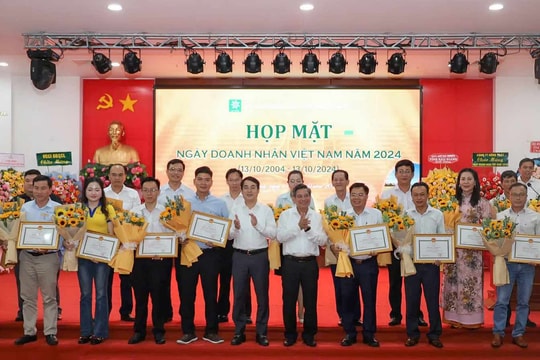 21 doanh nghiệp tiêu biểu của Hậu Giang được vinh danh 21 doanh nghiệp tiêu biểu của Hậu Giang được vinh danh