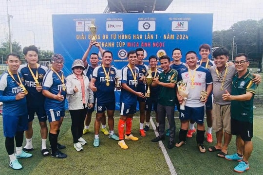 Tạp chí Doanh Nhân Sài Gòn vô địch Giải bóng đá tứ hùng HAA lần 1 - năm 2024 Tạp chí Doanh Nhân Sài Gòn vô địch Giải bóng đá tứ hùng HAA lần 1 - năm 2024