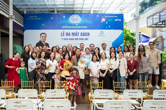 Cuốn sách "7 chìa khoá mở cuộc đời": Phát triển bản thân và khám phá những giá trị cuộc sống Cuốn sách "7 chìa khoá mở cuộc đời": Phát triển bản thân và khám phá những giá trị cuộc sống