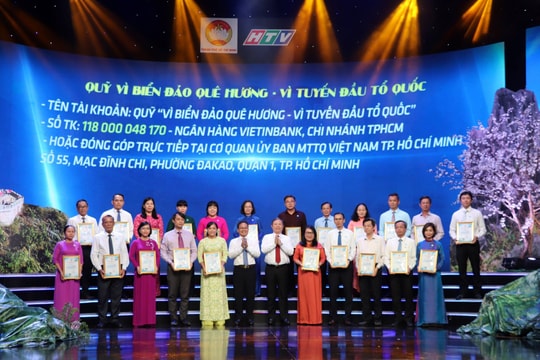 Chương trình nghệ thuật “Hướng về biên giới, biển, đảo Tổ quốc” - Nơi tình yêu quê hương lan tỏa Chương trình nghệ thuật “Hướng về biên giới, biển, đảo Tổ quốc” - Nơi tình yêu quê hương lan tỏa