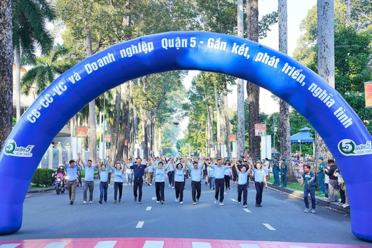 Quận 5: Hơn 2.000 người đi bộ vinh danh doanh nghiệp trên địa bàn quận