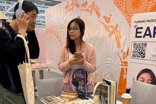 TPHCM khai trương gian hàng với gần 450 tựa sách tại hội sách Frankfurt 2024 TPHCM khai trương gian hàng với gần 450 tựa sách tại hội sách Frankfurt 2024