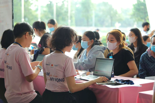 Napas và Mastercard trao hơn 2.000 suất tầm soát ung thư cho phụ nữ có hoàn cảnh kinh tế khó khăn Napas và Mastercard trao hơn 2.000 suất tầm soát ung thư cho phụ nữ có hoàn cảnh kinh tế khó khăn