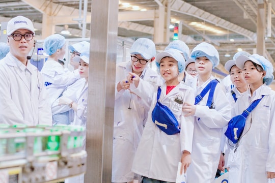 Học sinh thích thú khám phá trang trại, nhà máy “xanh” của Vinamilk Học sinh thích thú khám phá trang trại, nhà máy “xanh” của Vinamilk