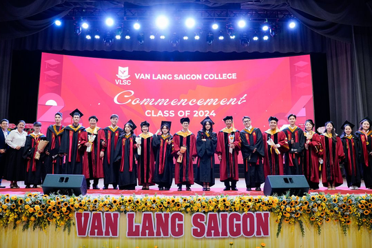 Sinh viên Cao đẳng Văn Lang Sài Gòn được trao học bổng hàng tỷ đồng Sinh viên Cao đẳng Văn Lang Sài Gòn được trao học bổng hàng tỷ đồng