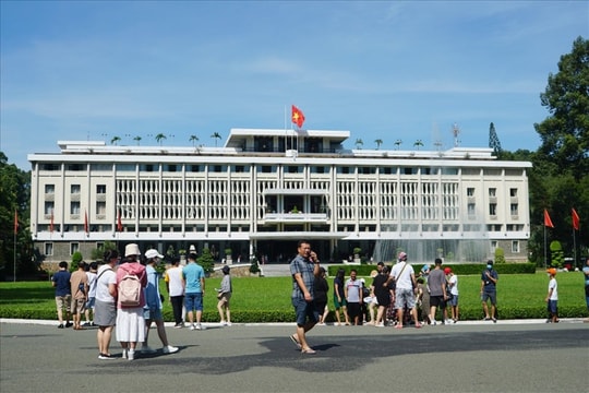 TP.HCM đón hơn 35 triệu lượt du khách trong 10 tháng TP.HCM đón hơn 35 triệu lượt du khách trong 10 tháng